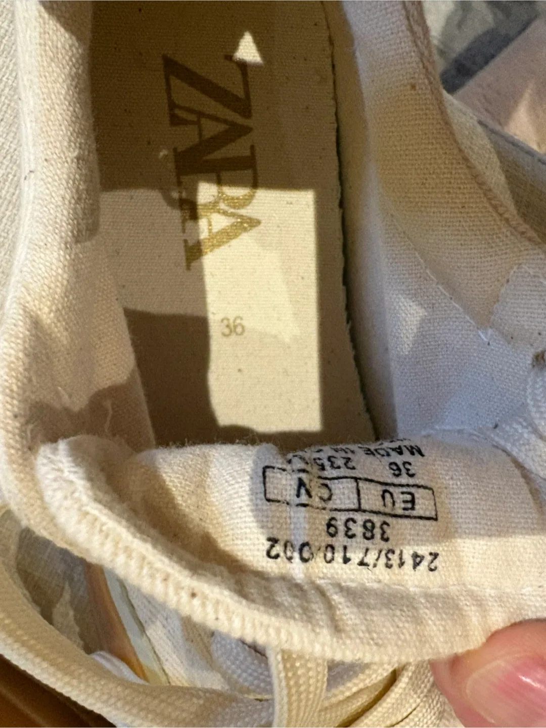 NEW Zara Sneakers, Size 6, EU 36 image indicator(2)