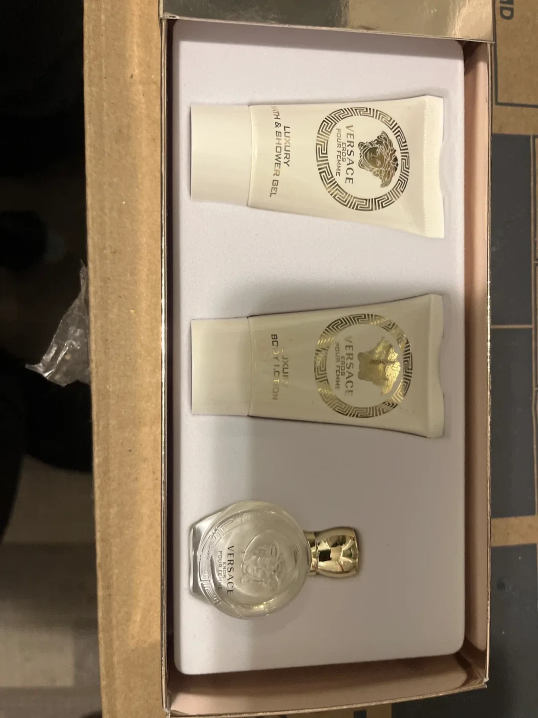 Versace Eros Pour Femme Gift Set image indicator(2)