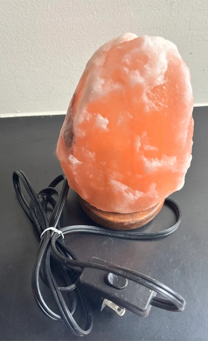 Himalayan Salt Lamp with Wood Base image indicator(3)