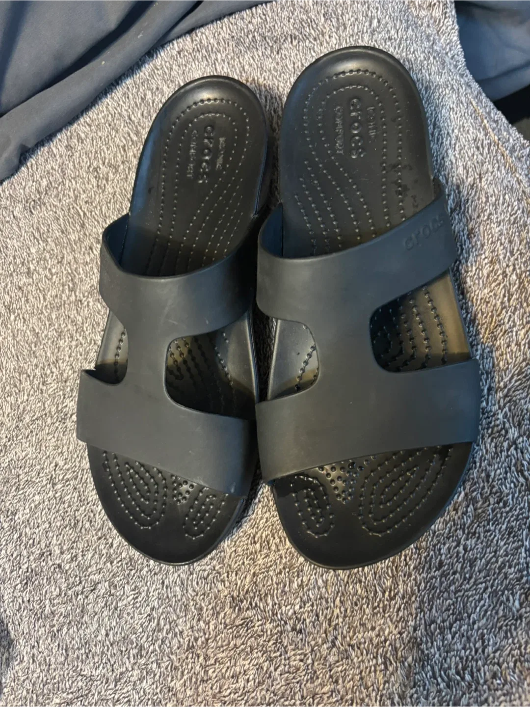 Crocs Women's Serena Slide Black Slip On Comfort Slide Sandals image indicator(2)