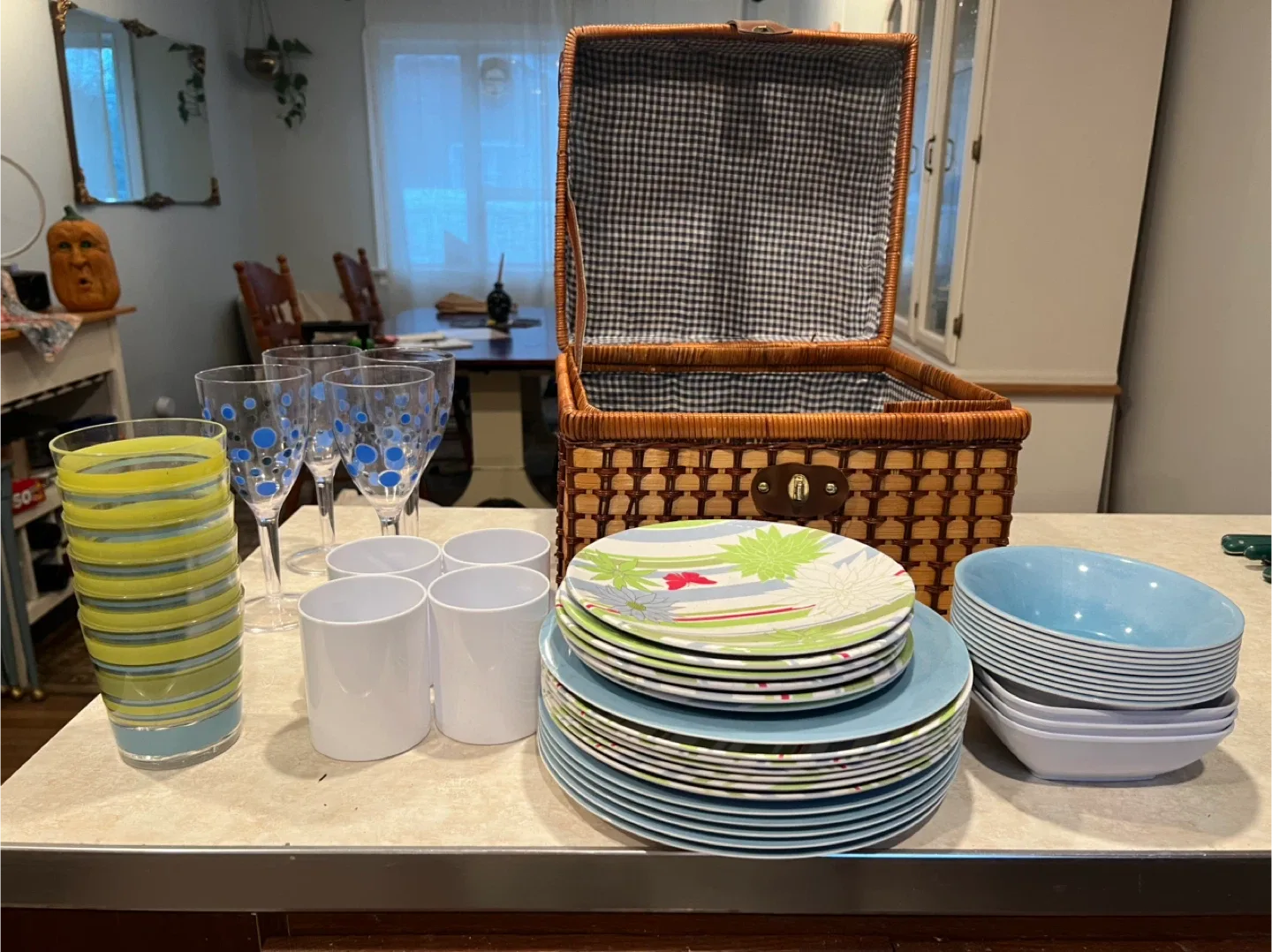 Wicker Picnic Basket with Dishes & Glasses image indicator(4)