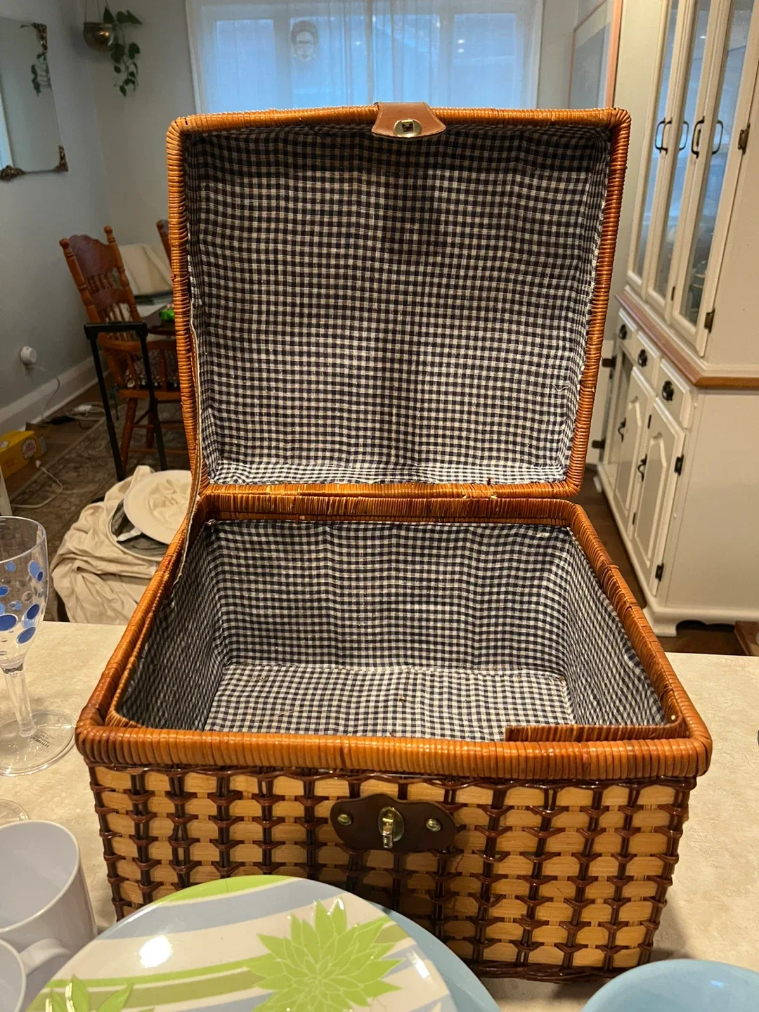 Wicker Picnic Basket with Dishes & Glasses image indicator(5)