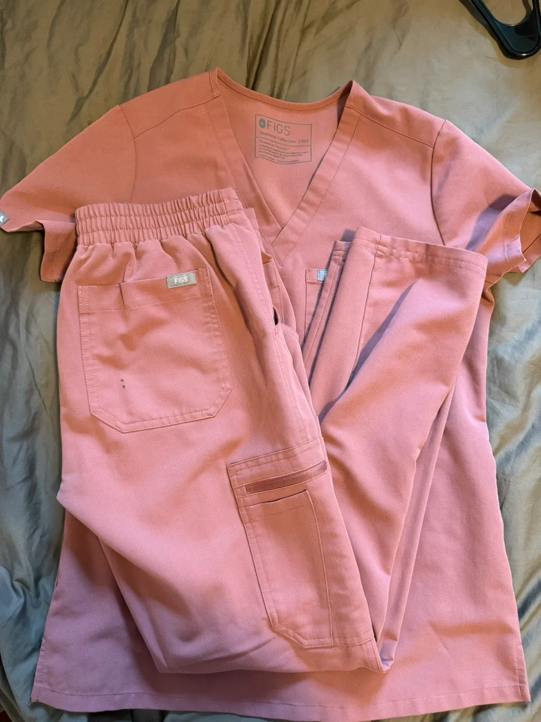 FIGS Mauve Scrub Set thumbnail