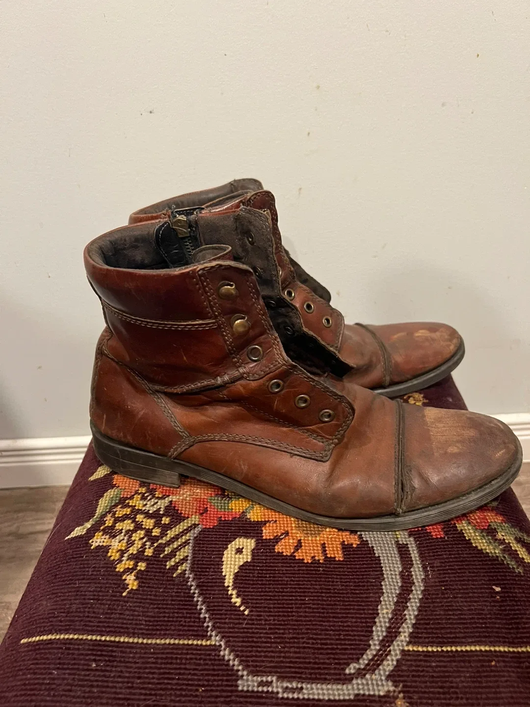 Men's Brown Leather Boots - Size 9.5 image indicator(4)