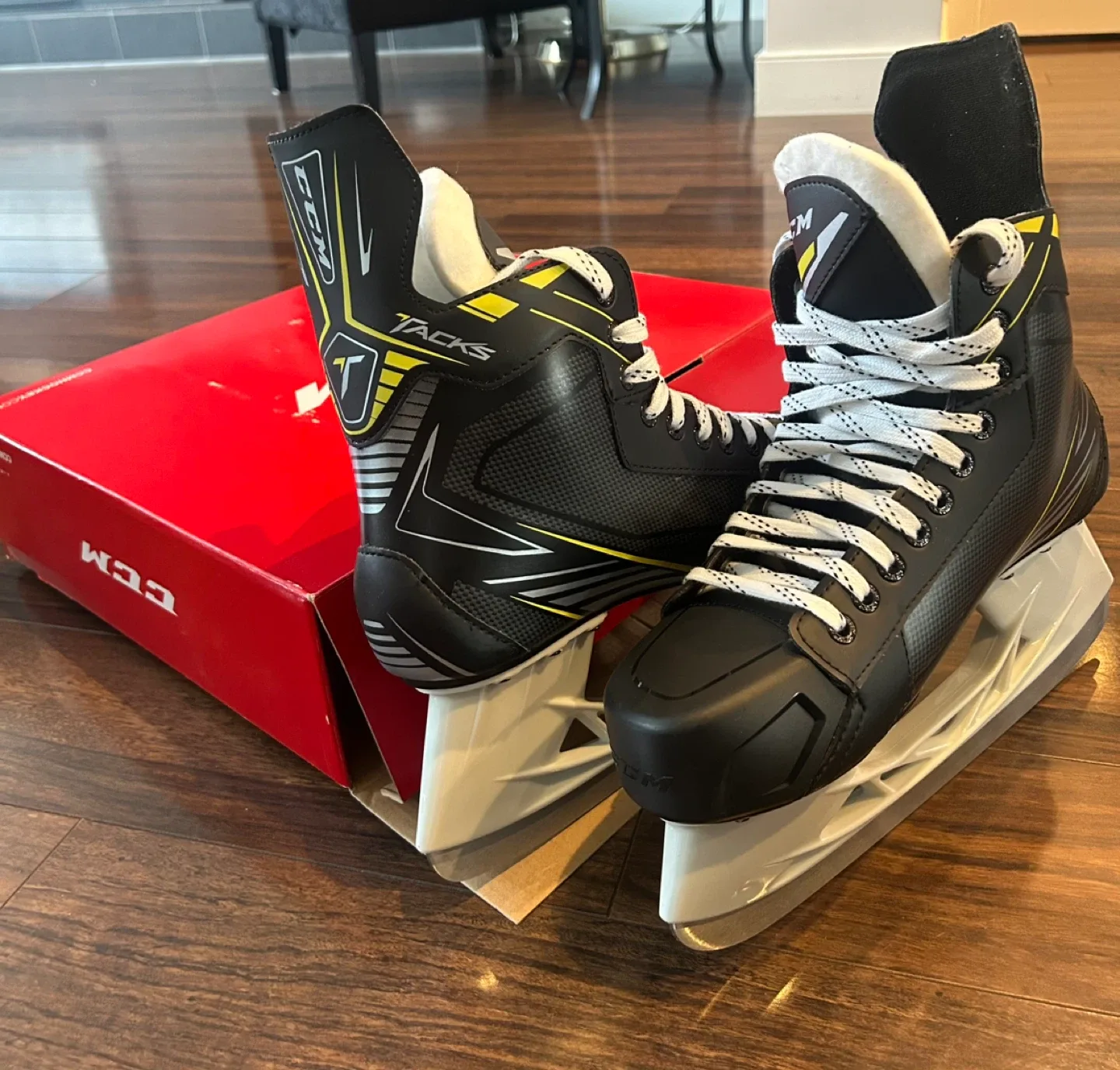 CCM Tacks 2092 Ice Hockey Skates - Size 11D image indicator(2)