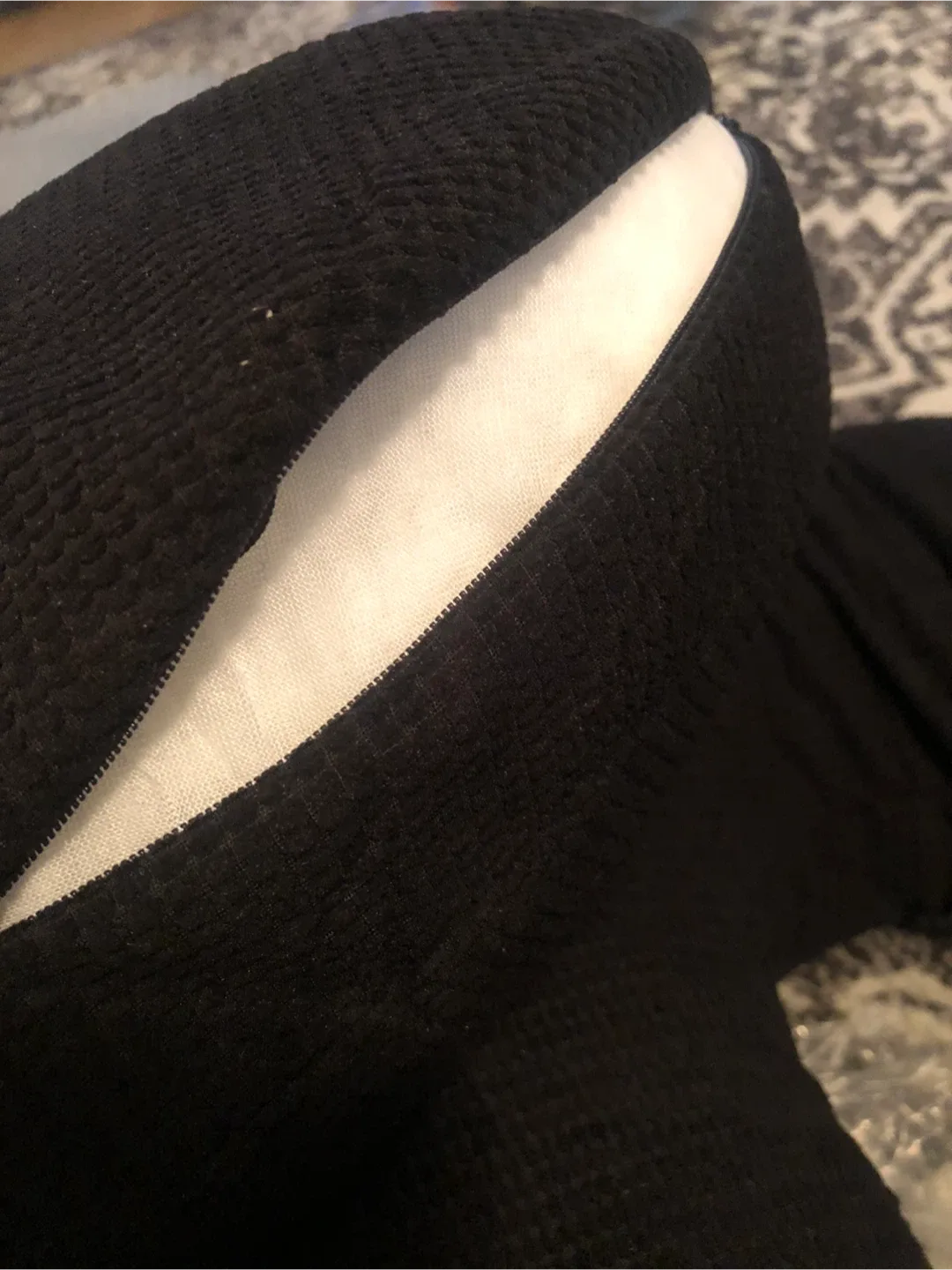 Black Neck Pillow image indicator(2)