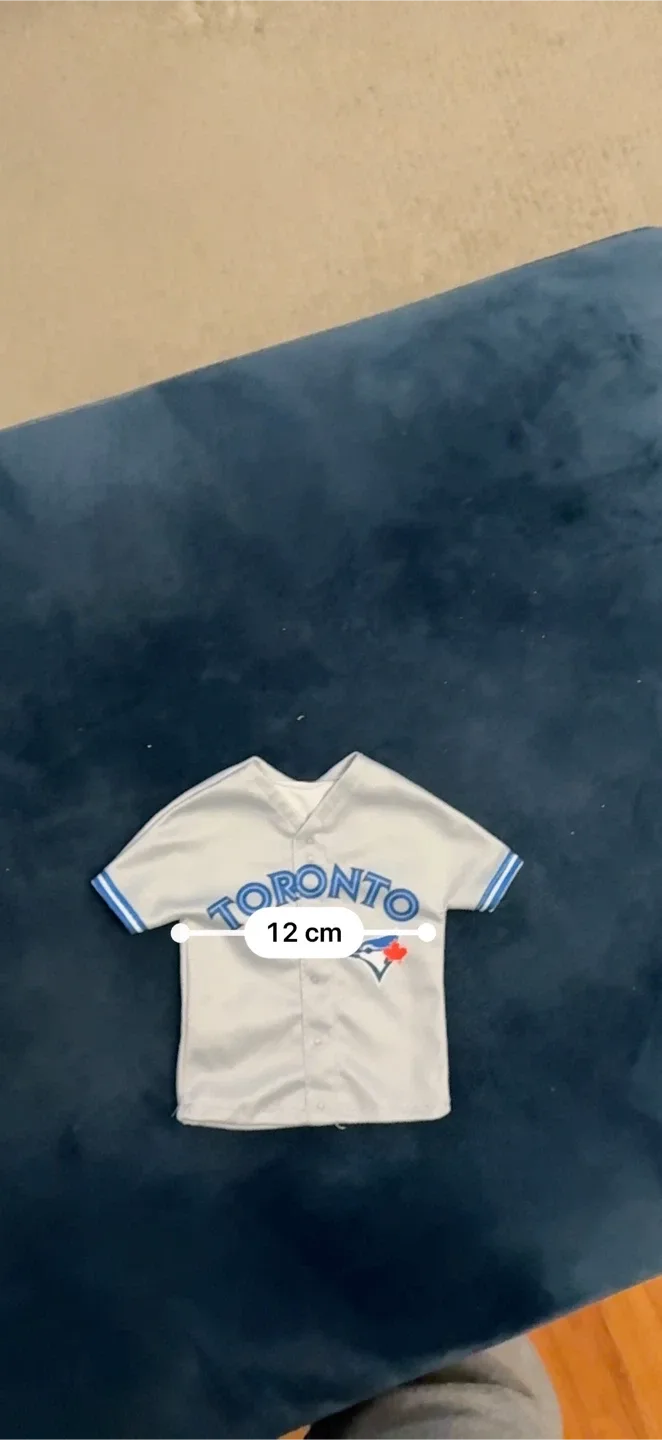 Toronto Blue Jays Bacardi '16' Jersey - 12cm x 16cm image indicator(4)