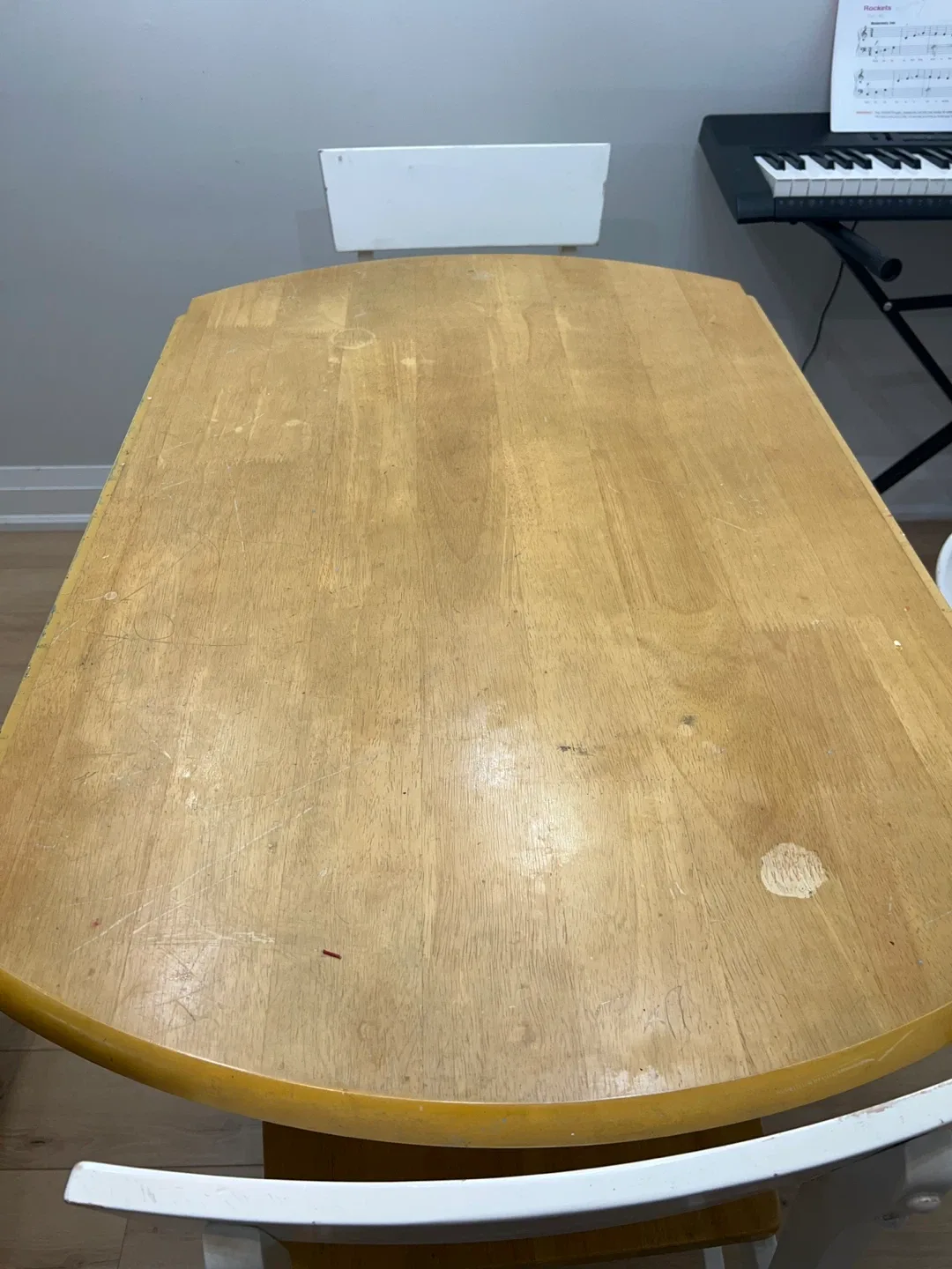 Round Wooden Dining Table & Chairs image indicator(2)