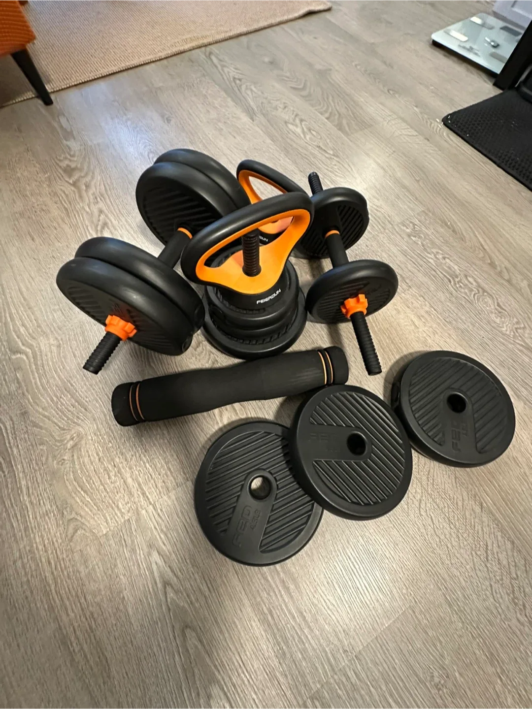 Adjustable Dumbbells set.