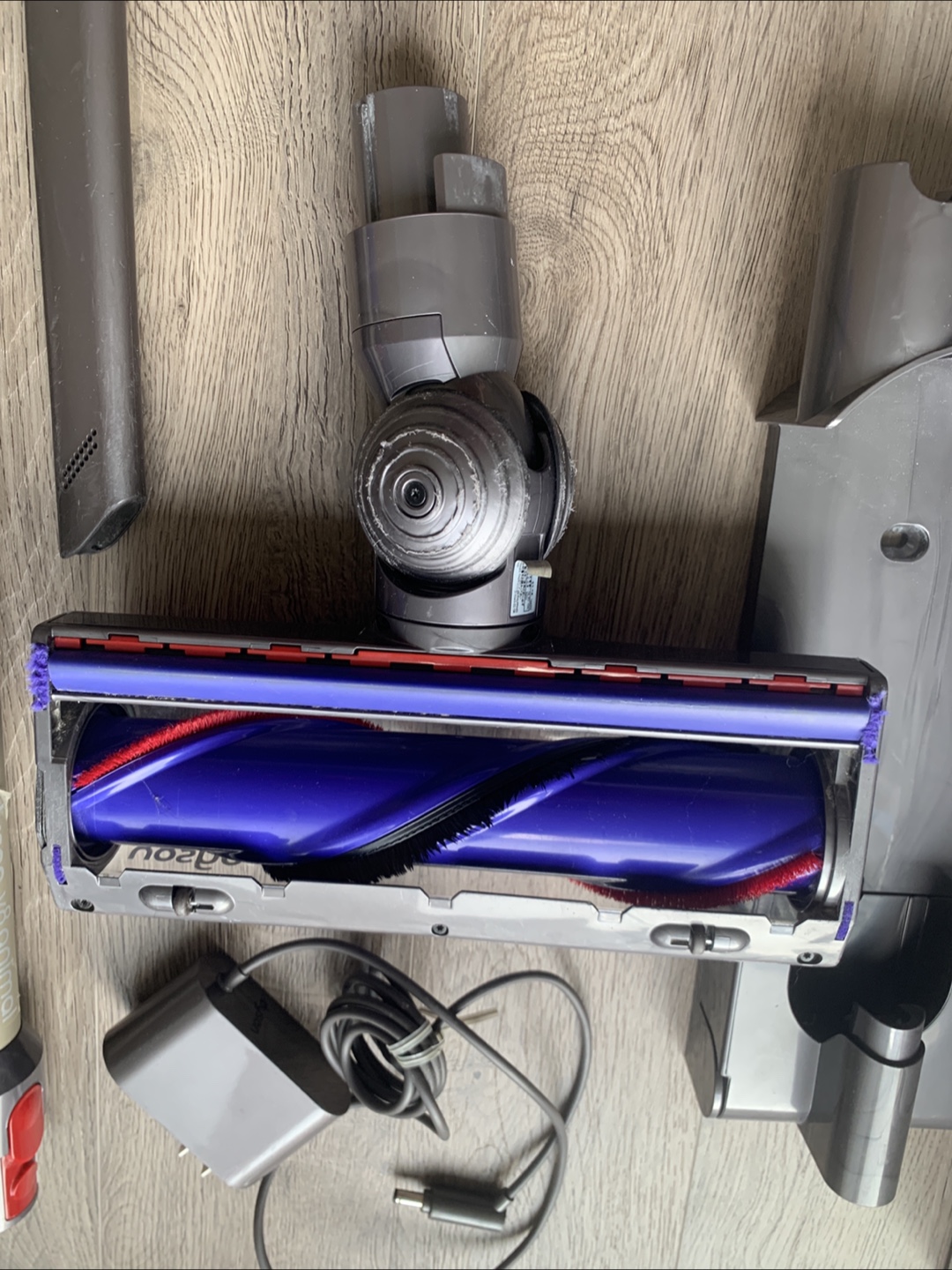 Dyson V8 Animal Cordless Vacuum w/ Box & Accessories - photo 4