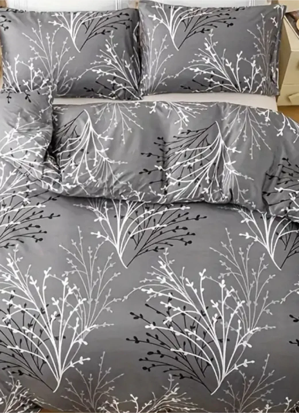 7 pieces bedding set, Queen size, multiple designs available