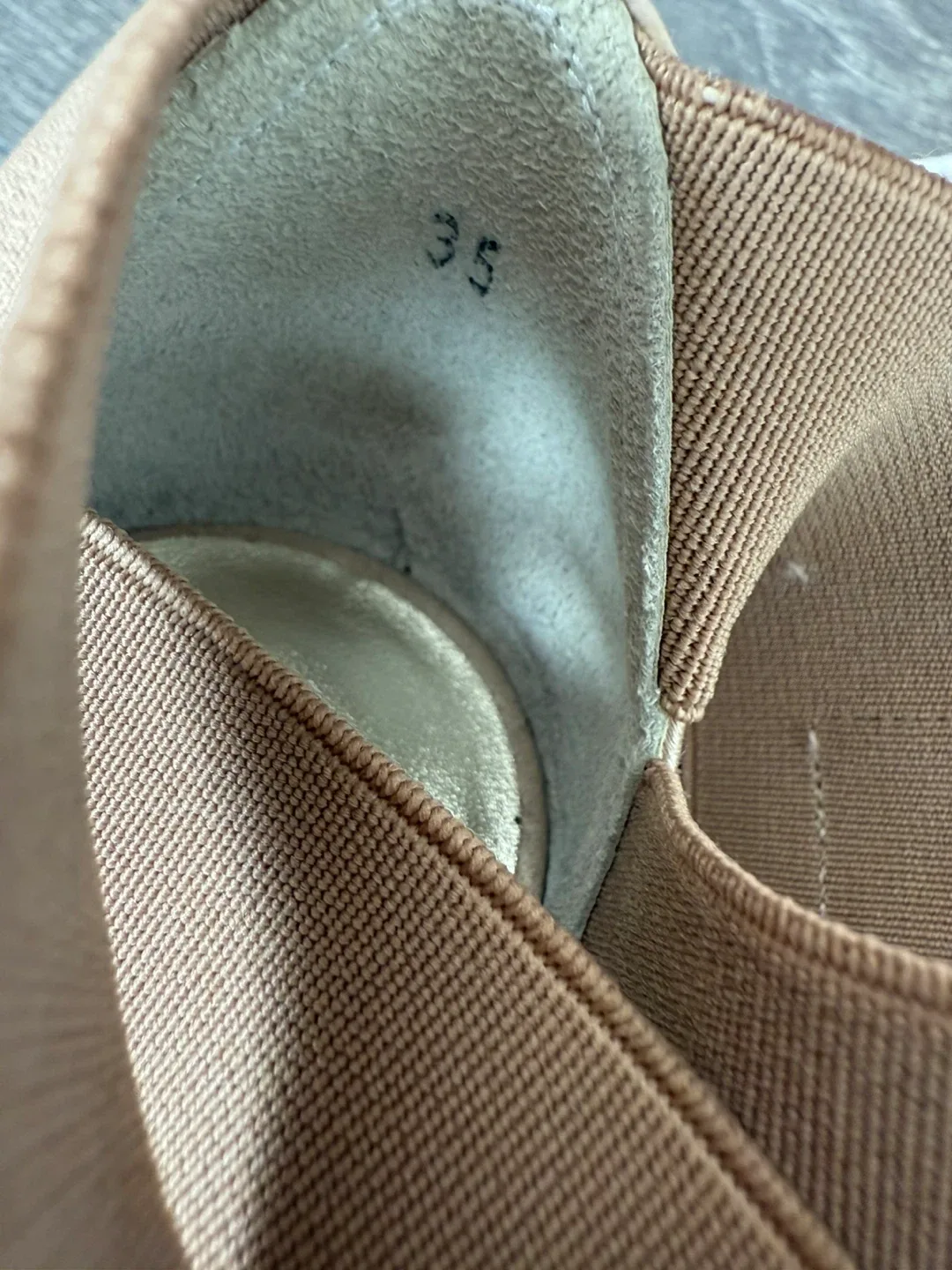 STUART WEITZMAN- Size 35 image indicator(9)