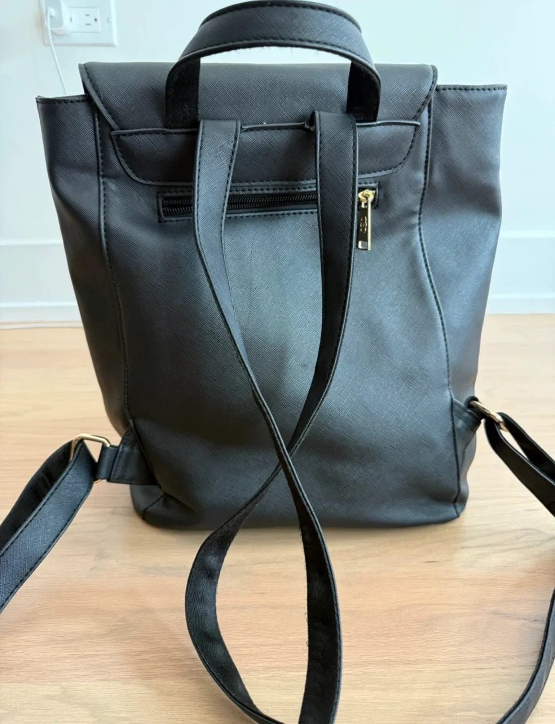 Black w/ Gold Backpack image indicator(2)