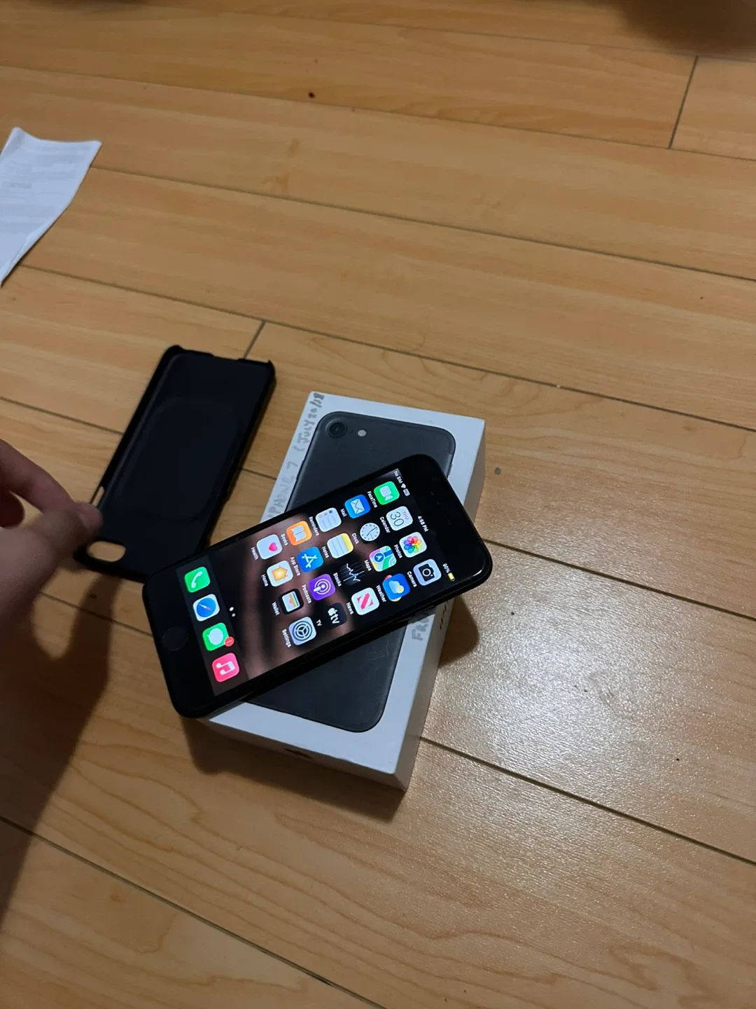 New iPhone 7 Black image indicator(6)