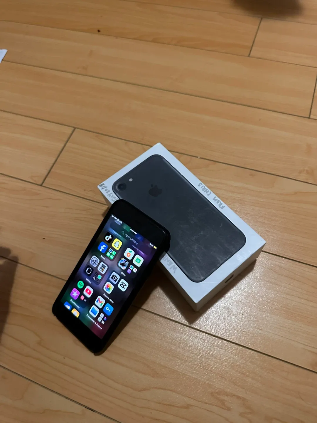 New iPhone 7 Black image indicator(9)