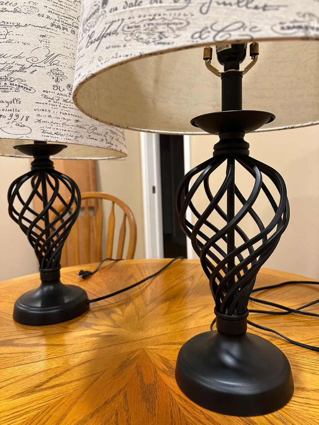 Beautiful Pair of Table Lamps (CAN DELIVER) image indicator(4)