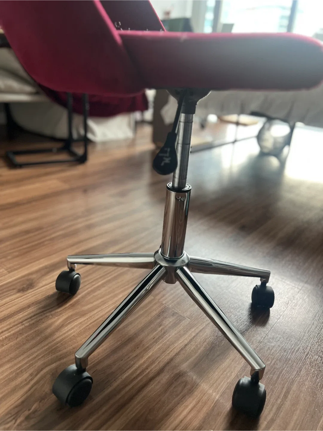 Red Velvet burgundy Office Chair on wheels swivel desk chair image indicator(4)