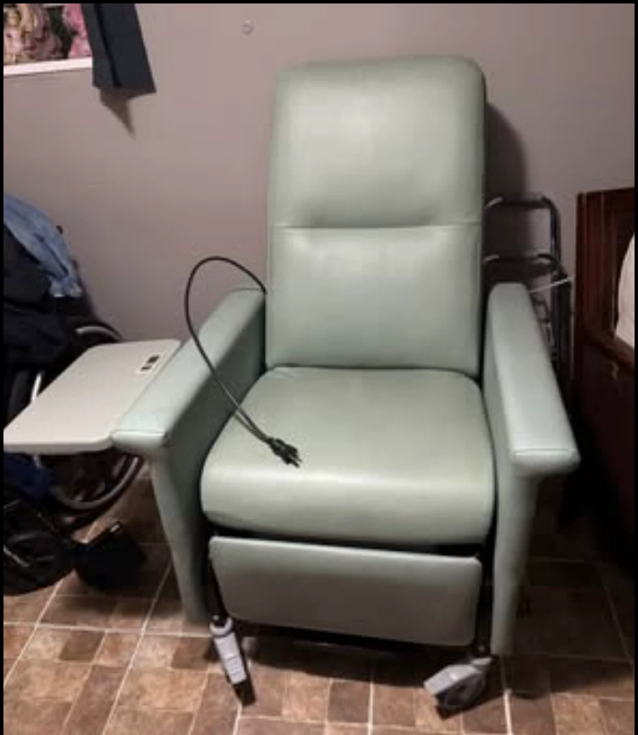Light Green Medical Recliner Chair open both sides
