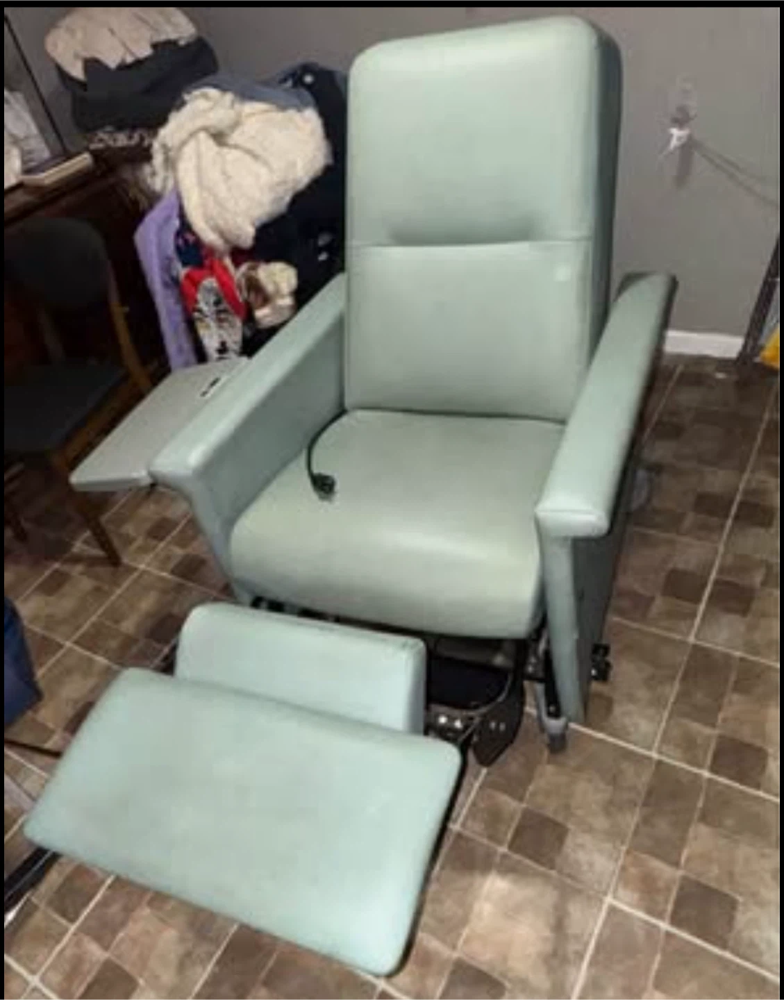Light Green Medical Recliner Chair open both sides - photo 3