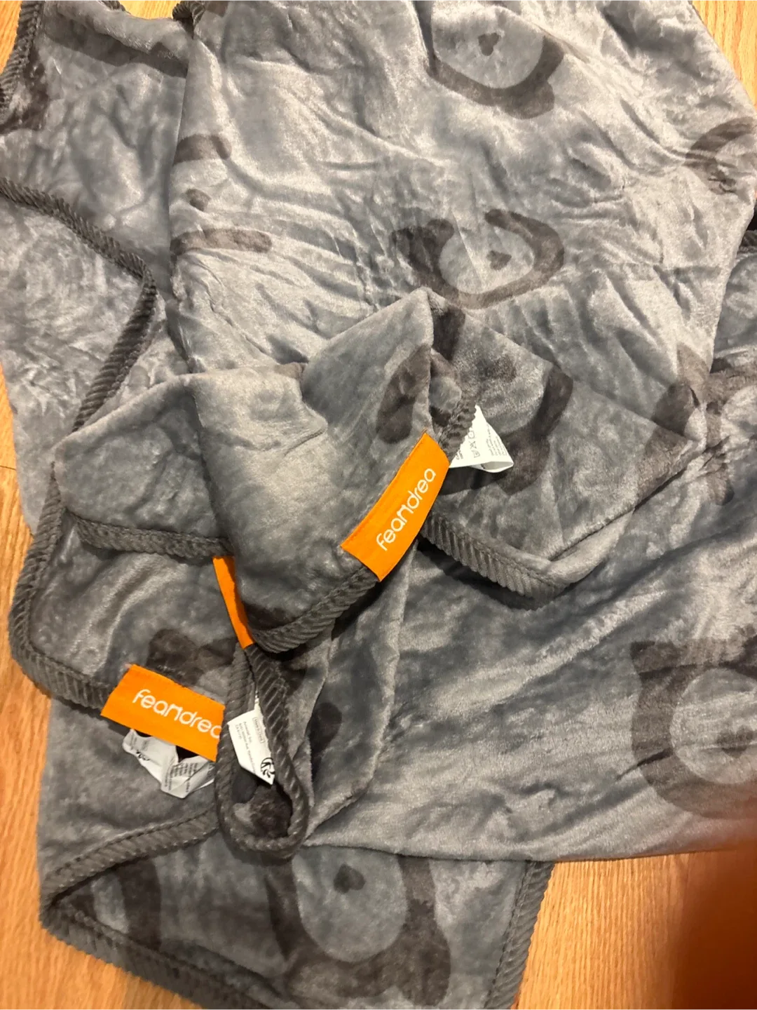 Feandrea Grey Pet Fleece Blanket- Set of 3 image indicator(4)