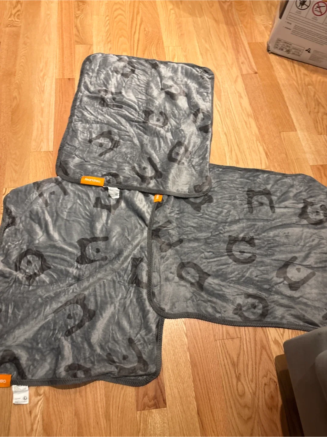 Feandrea Grey Pet Fleece Blanket- Set of 3 image indicator(3)