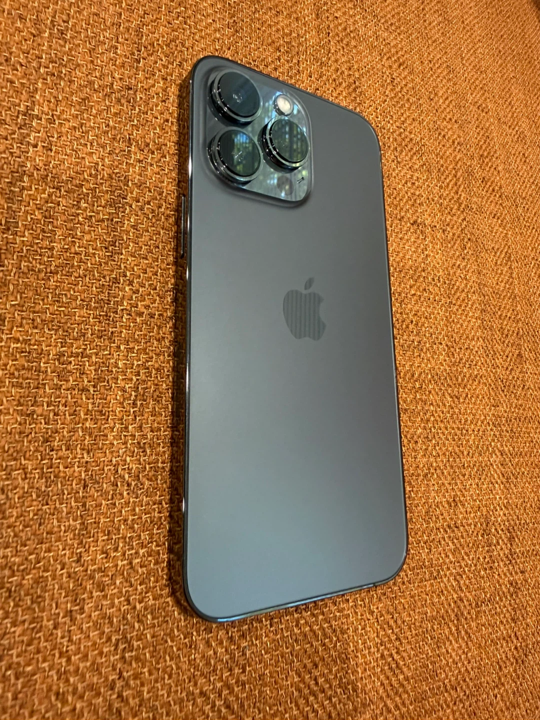 iPhone 13 Pro - photo 2