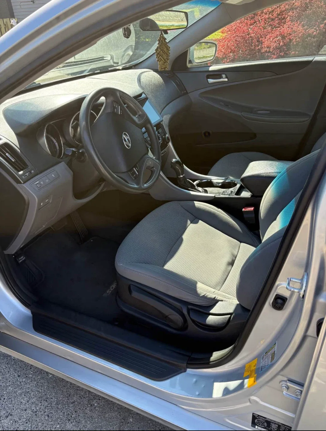 Hyundai Sonata - Silver Sedan 2013 image indicator(8)