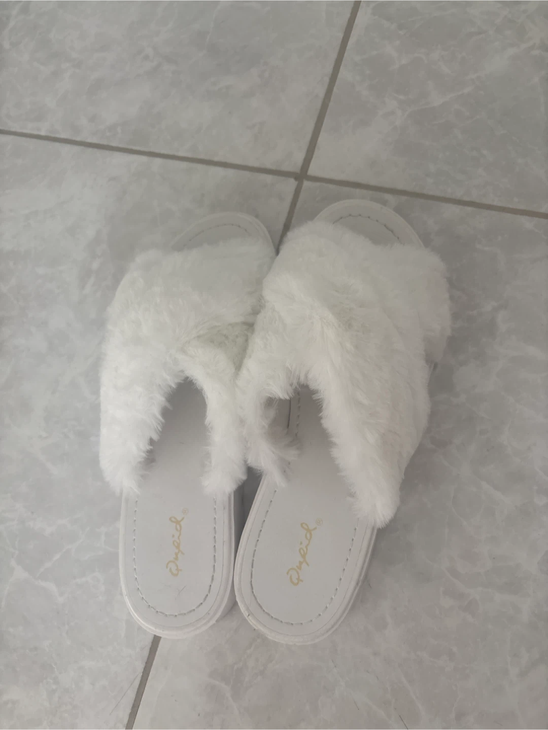 Qupid White Fuzzy Slippers - photo 2