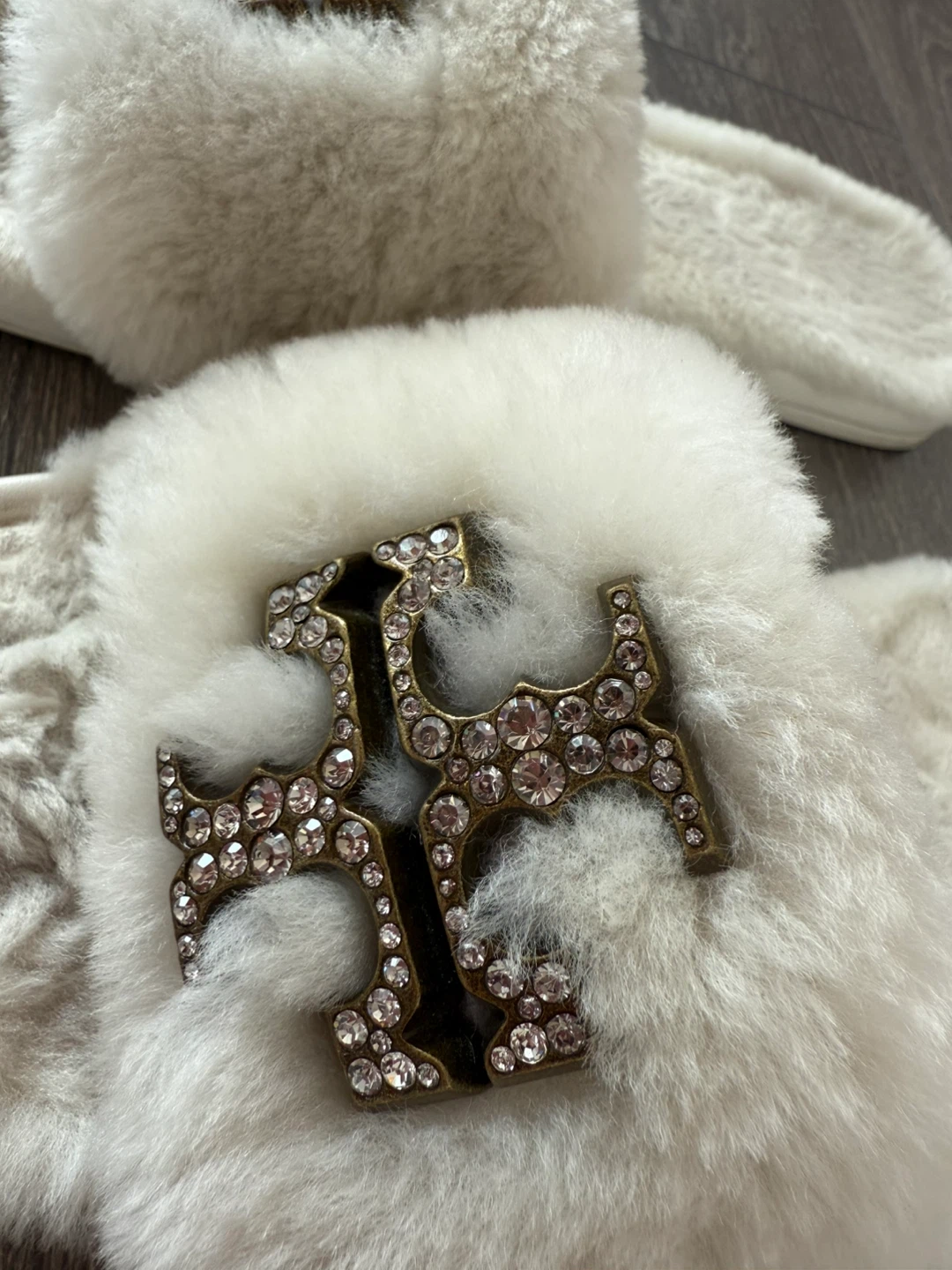 Tory Burch White Furry Slippers 6.5 - photo 3