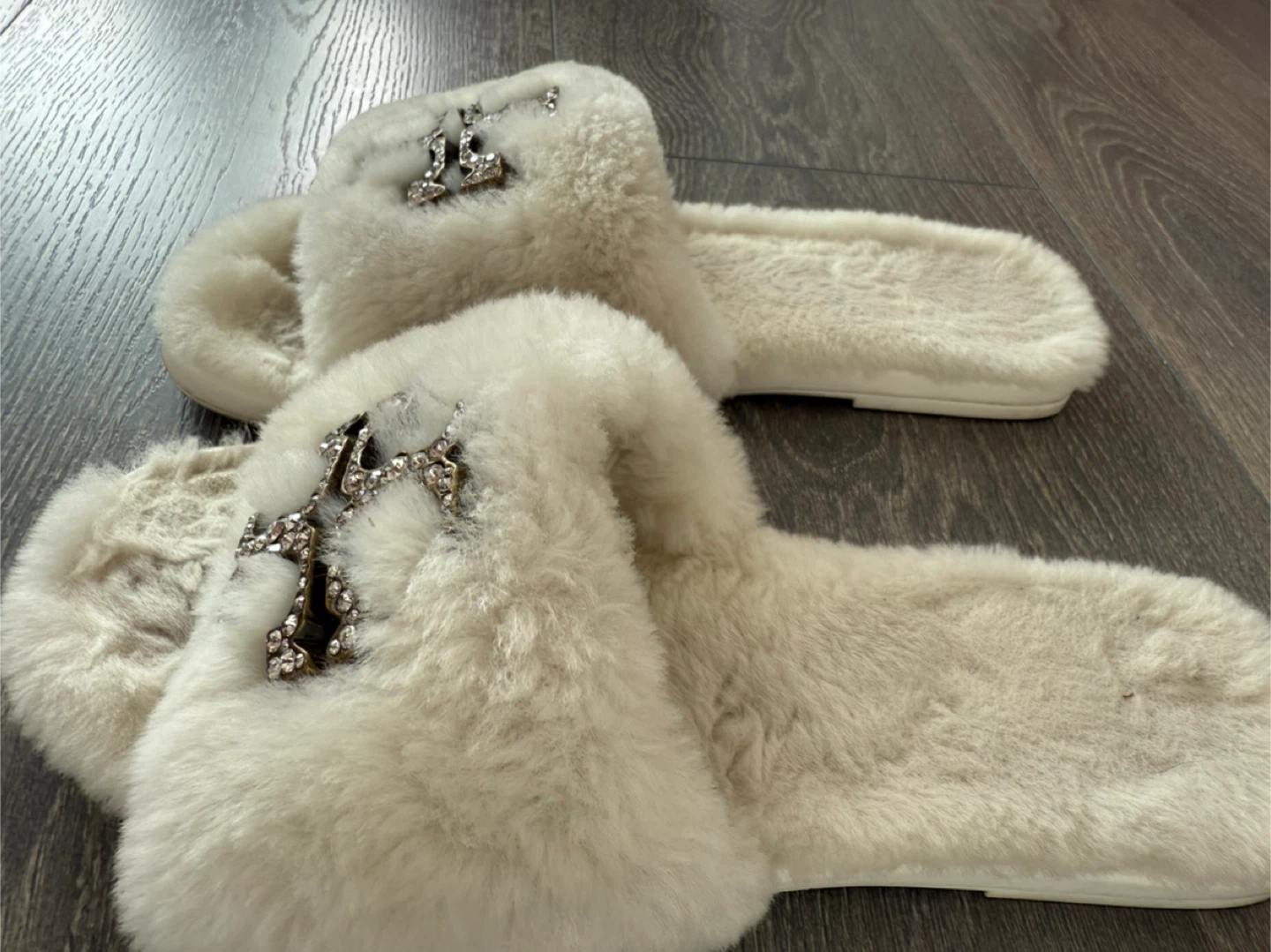 Tory Burch White Furry Slippers 6.5 - photo 4