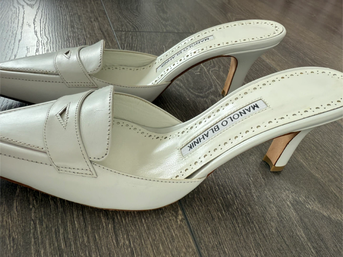 🆕 Manolo Blahnik White Leather Mules 37 - photo 3