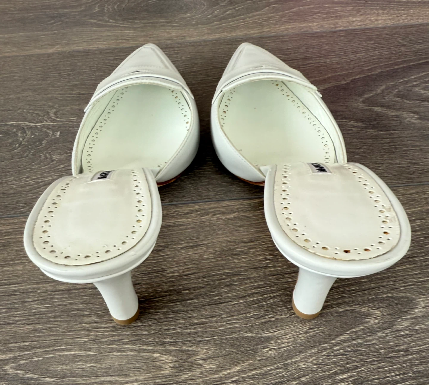 🆕 Manolo Blahnik White Leather Mules 37 - photo 4