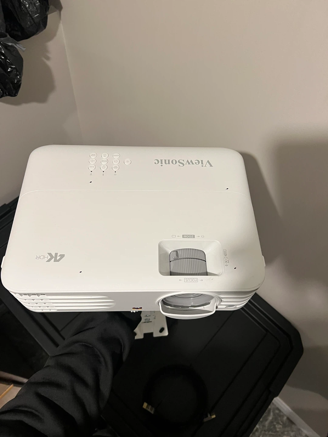 View Sonic projector with the Remote, a mount and a HDMI.