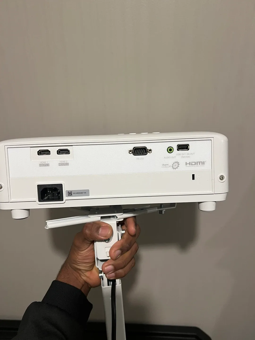 View Sonic projector with the Remote, a mount and a HDMI. image indicator(3)