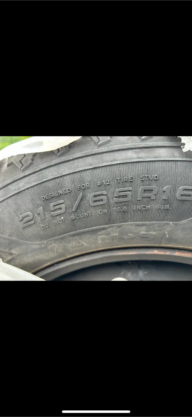 Set of 4 Winter Tires - 215/65R16 image indicator(2)