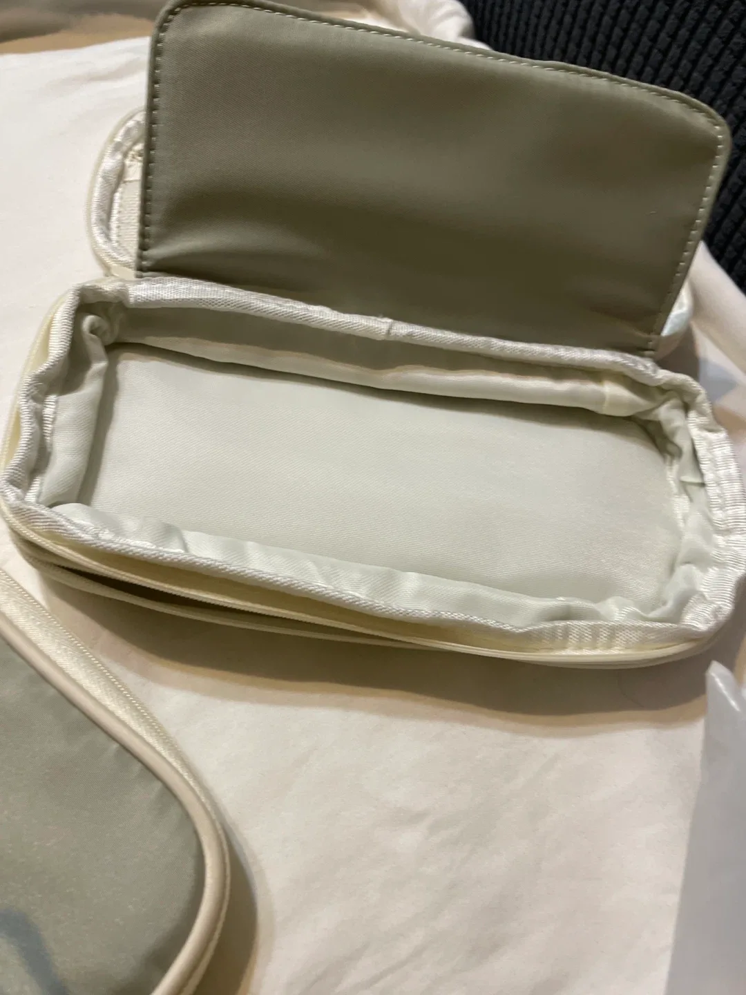 Brand new ANGOO Pencil Case - Green image indicator(3)