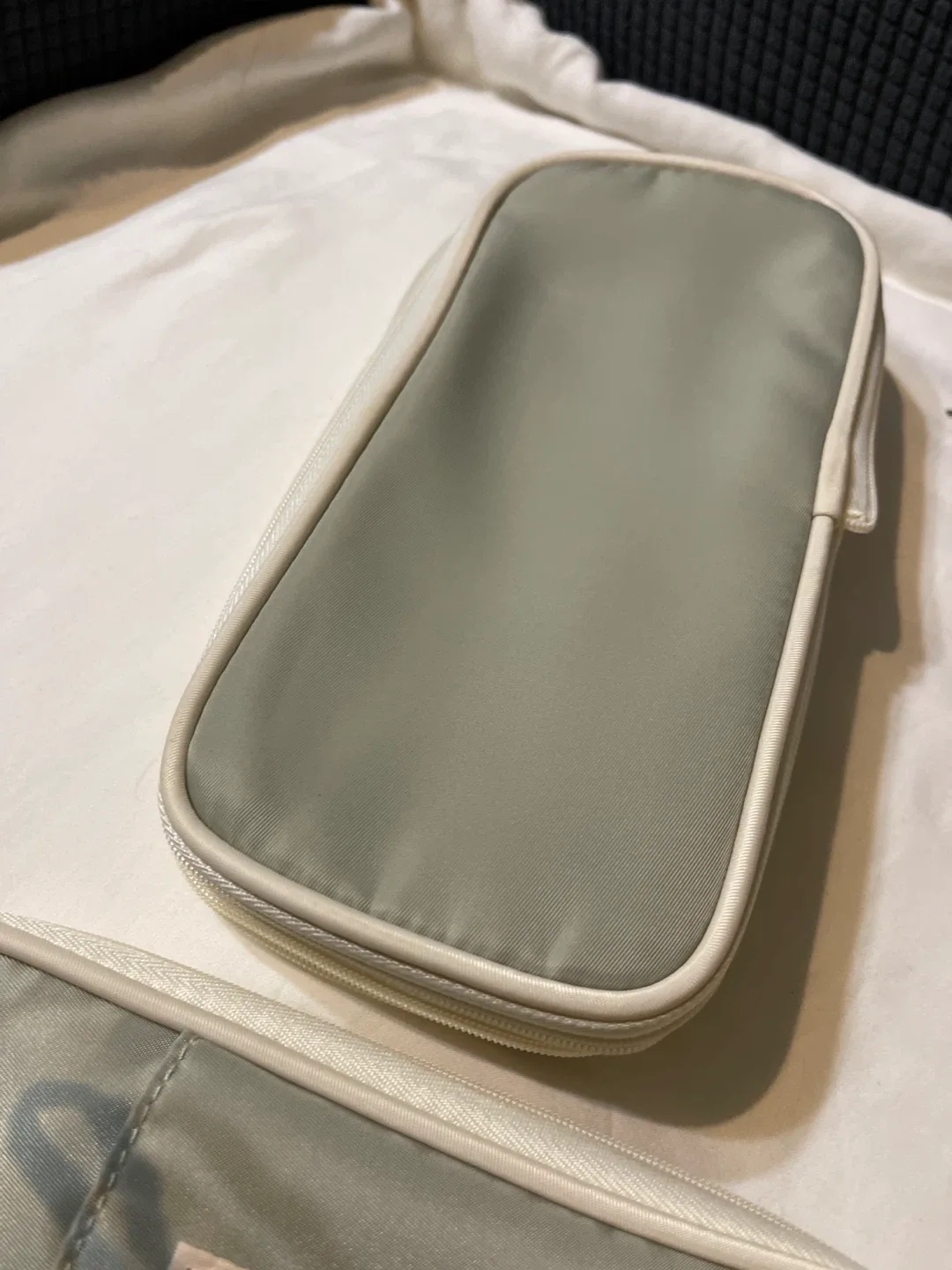 Brand new ANGOO Pencil Case - Green image indicator(4)