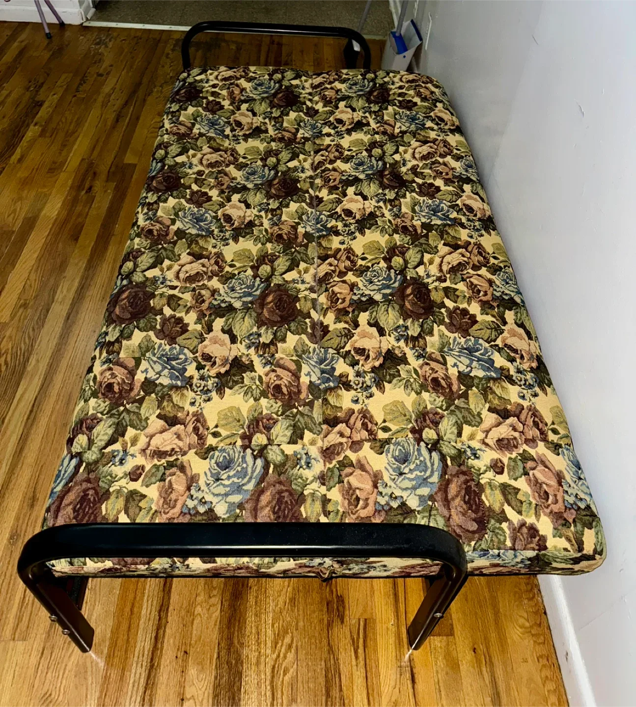 Floral Pattern Sofa Bed Futon - 74" x 41" image indicator(2)