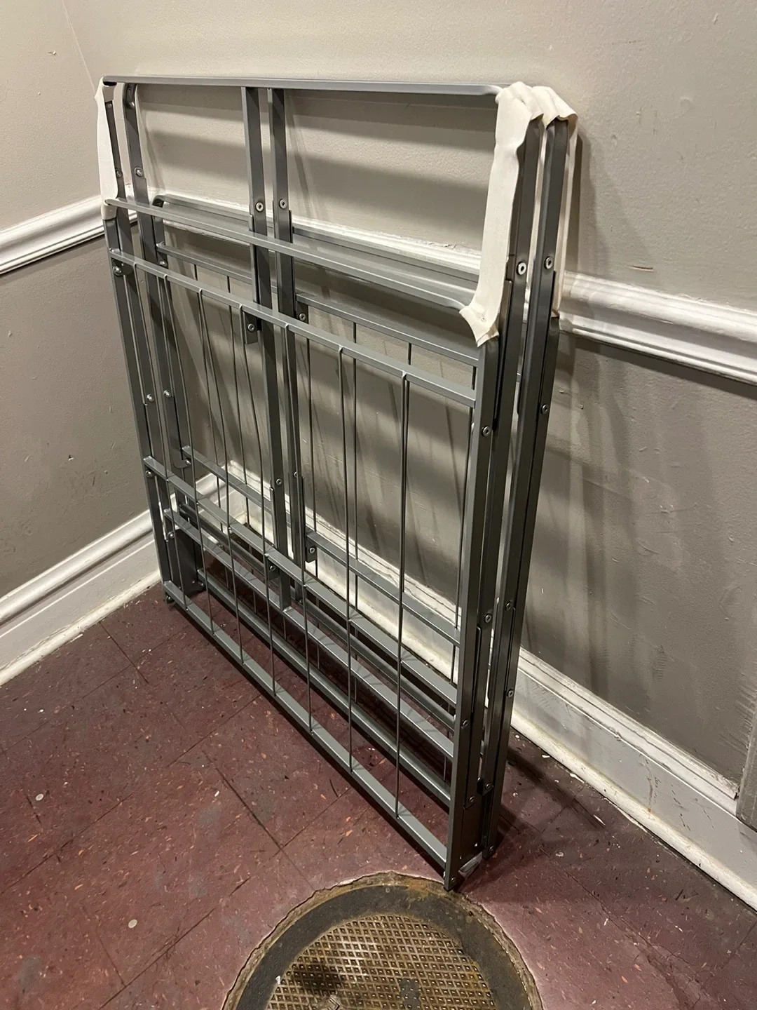 Metal Folding Bed Frame - Twin sizes Great Condition! image indicator(5)