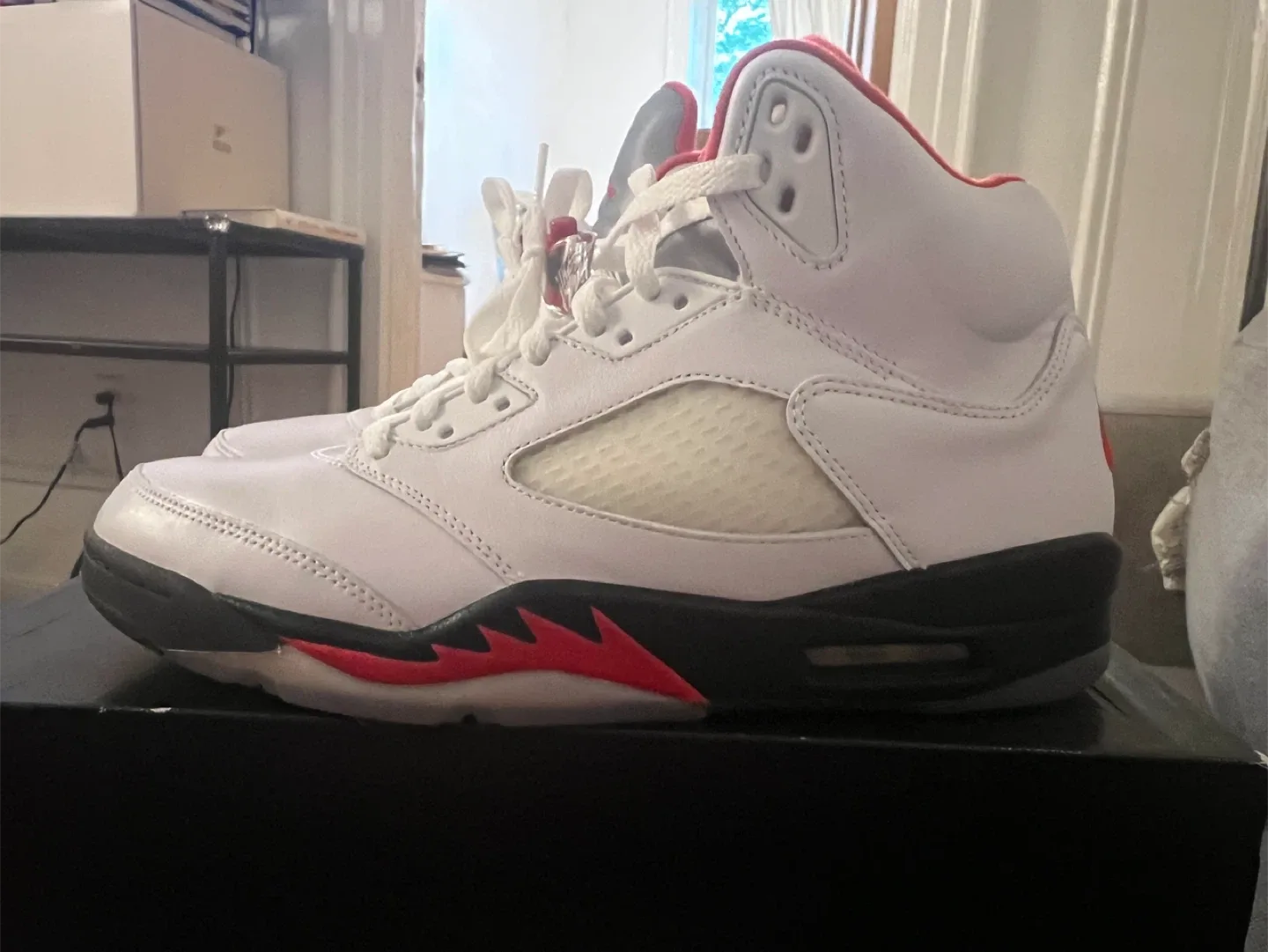 Air Jordan 5 Retro, True White/Fire Red-Black, Size 10.5 image indicator(3)