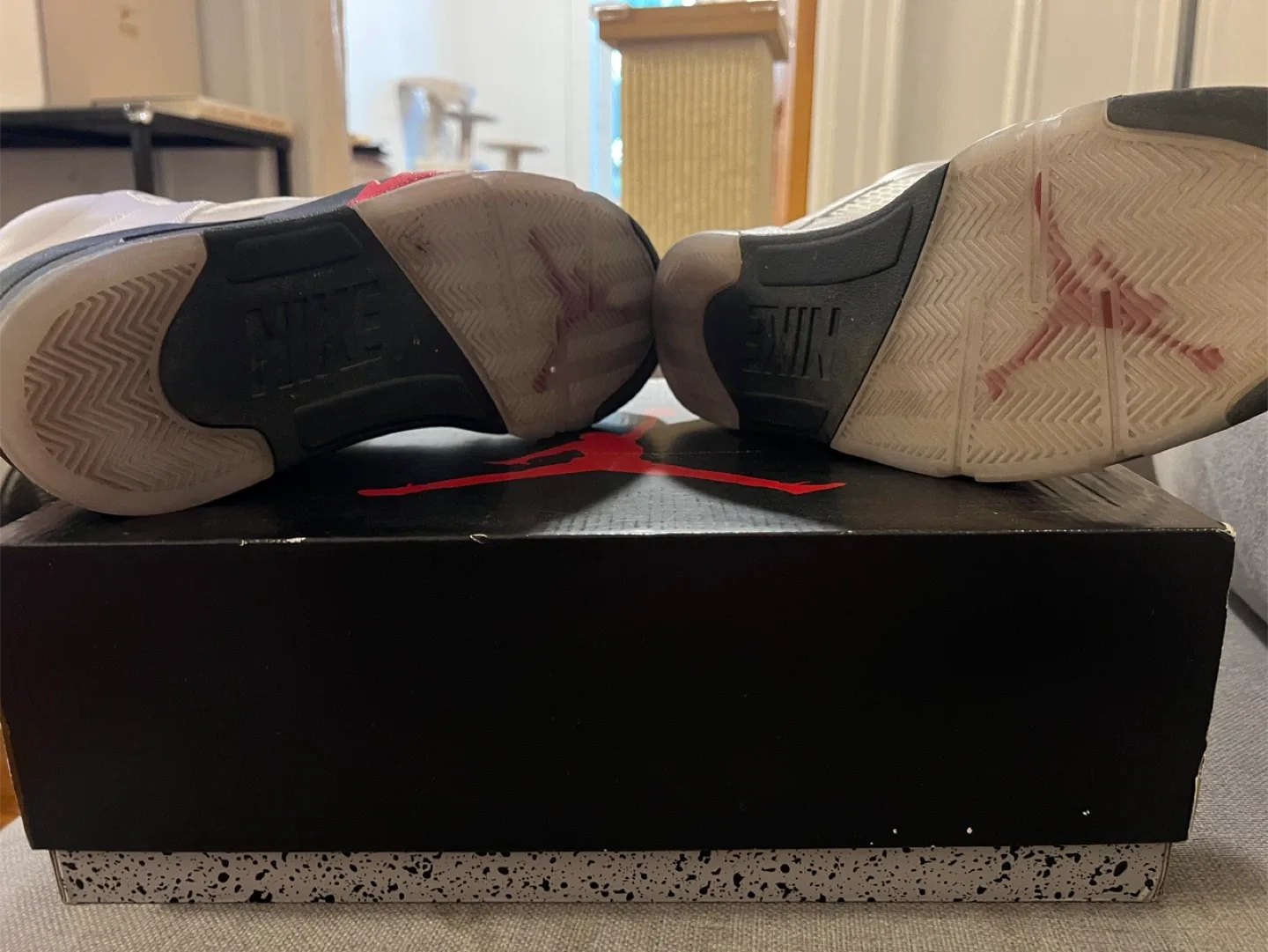 Air Jordan 5 Retro, True White/Fire Red-Black, Size 10.5 image indicator(6)