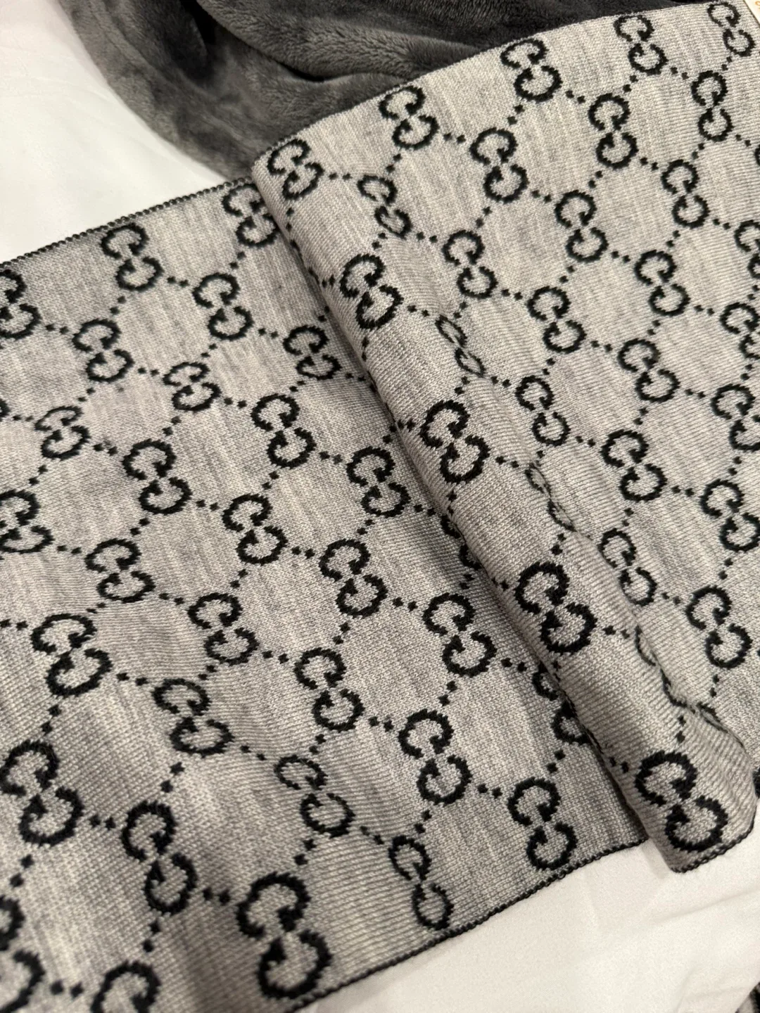 100% new Gucci Wool Scarf image indicator(2)