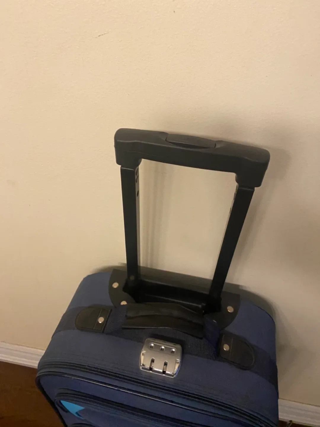 Enzo & Lorenzo Carry-on Suitcase - Blue image indicator(4)