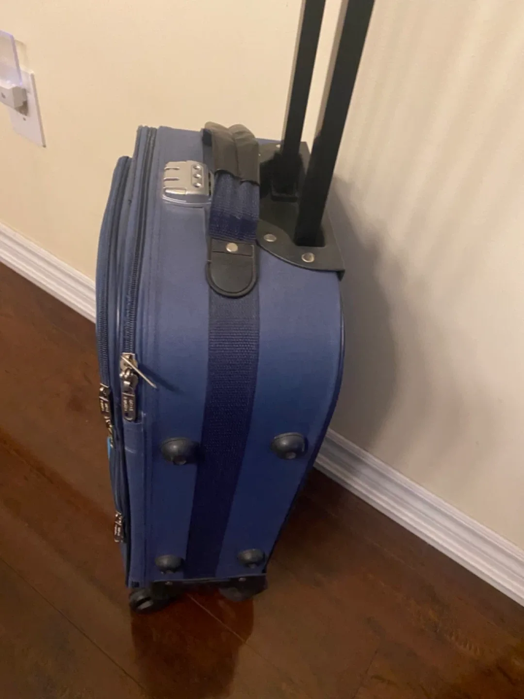 Enzo & Lorenzo Carry-on Suitcase - Blue image indicator(9)