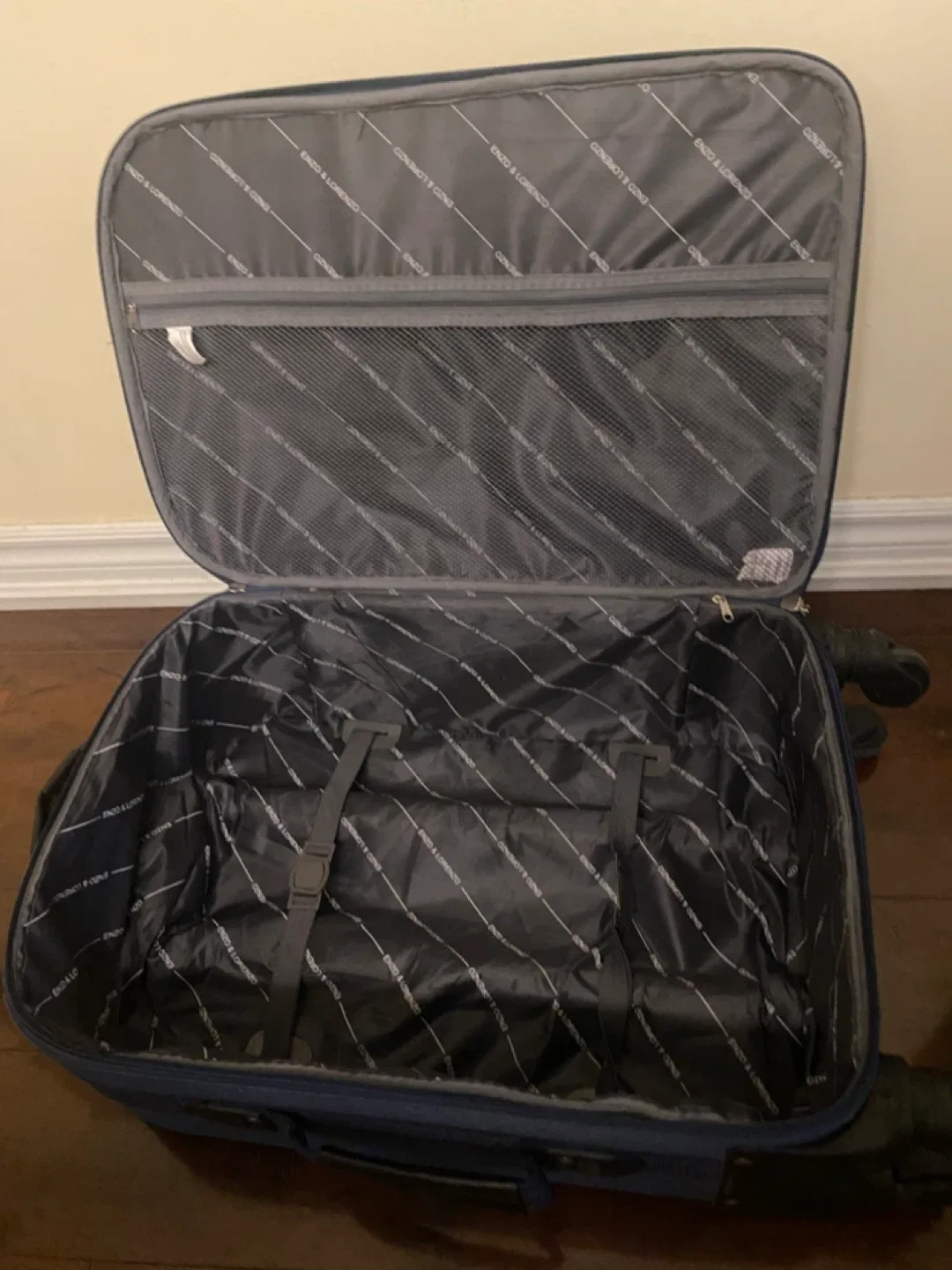 Enzo & Lorenzo Carry-on Suitcase - Blue image indicator(7)