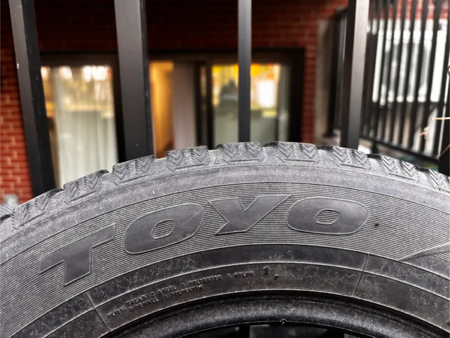 4 pneus d’hiver Toyo Observe 195/65R15 – 6/32” – bon état image indicator(3)