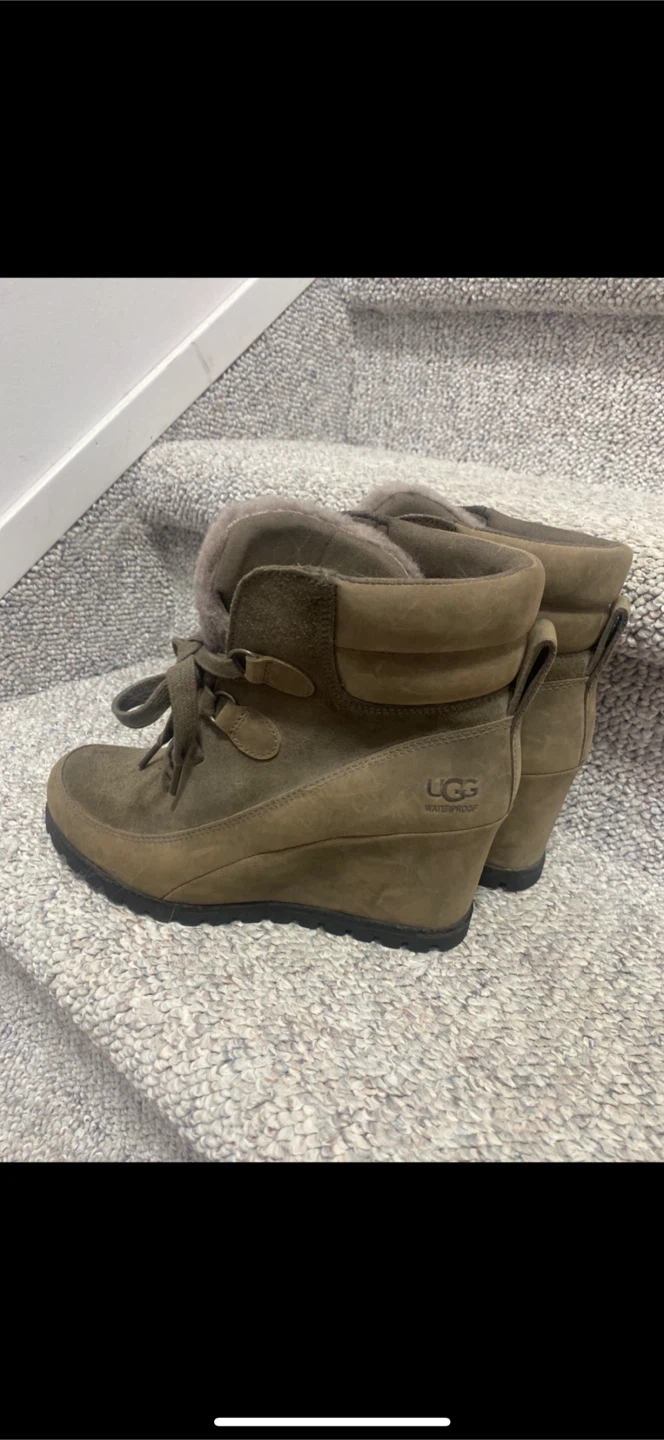 UGG Wedge Heel Boots - Size 7.5 - photo 2