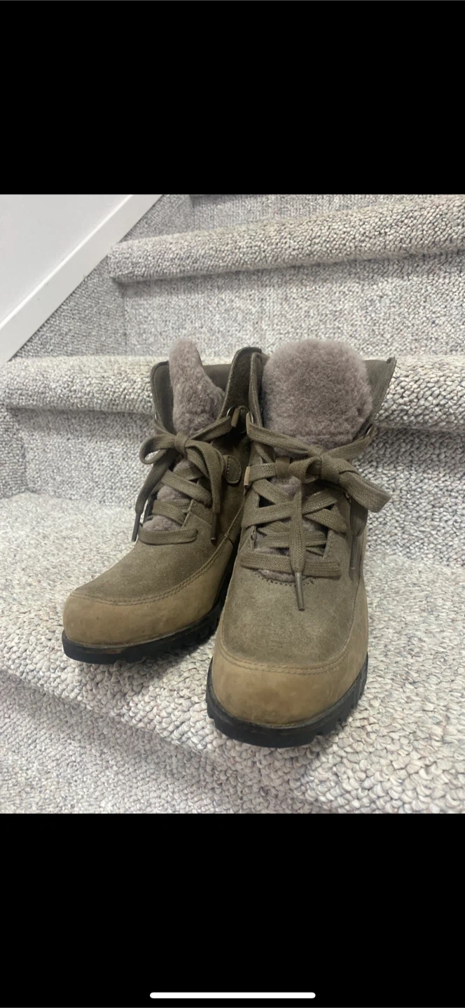 UGG Wedge Heel Boots - Size 7.5 - photo 3