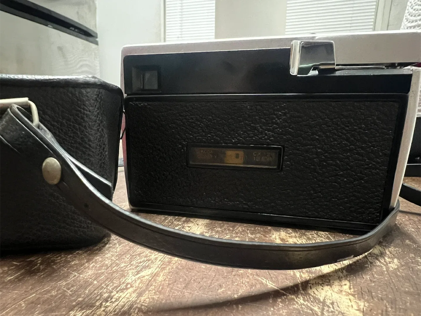 Keystone Auto Instant K1010 Camera w/ Case image indicator(2)