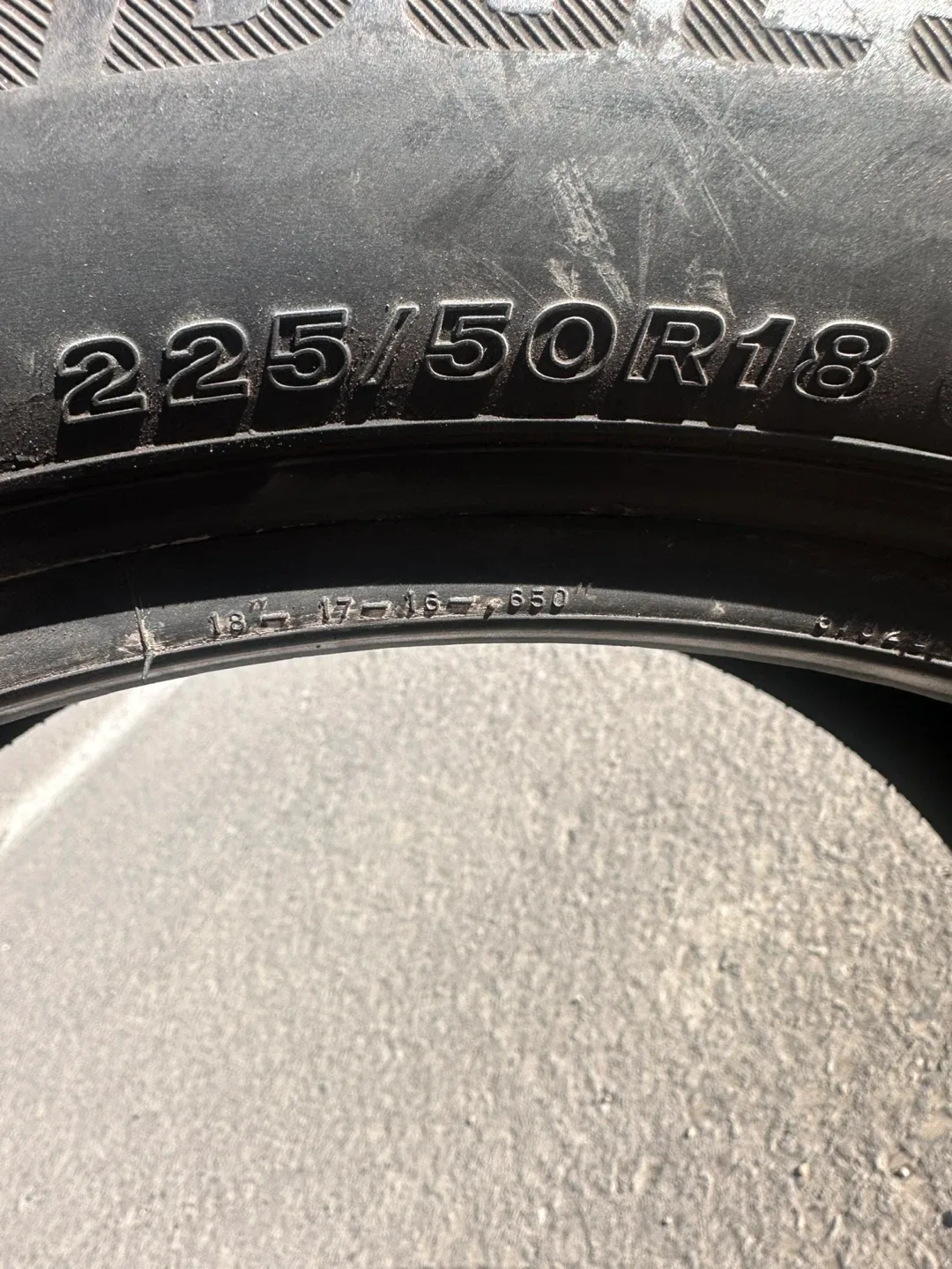 Bridgestone blizzak 225/50R18 Winter Tires 80% image indicator(2)